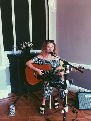 Event Kelly Barnes Singer Guitarist Northamptonshire