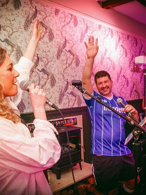 Event Kelly Barnes Singer Guitarist Northamptonshire