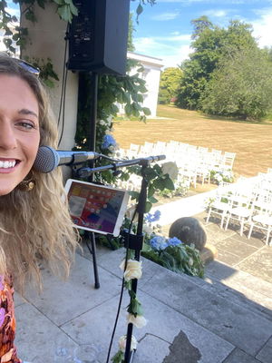 Event Kelly Barnes Singer Guitarist Northamptonshire