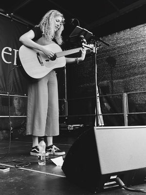 Event Kelly Barnes Singer Guitarist Northamptonshire