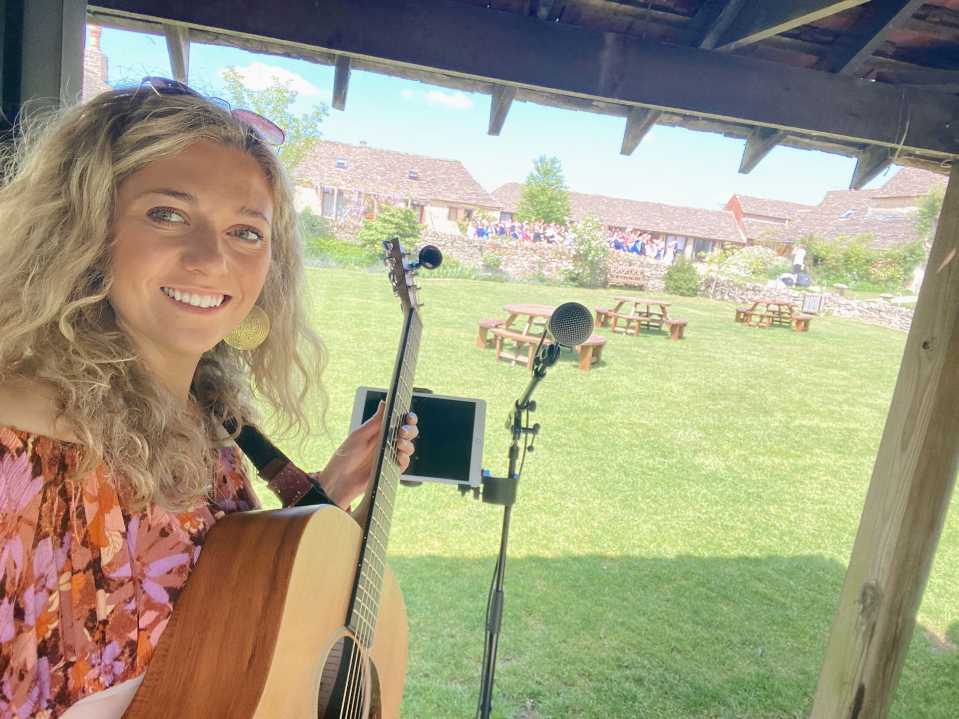 Kelly Barnes Singer Guitarist Review Wedding Gloucestershire