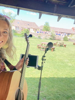 Event Kelly Barnes Singer Guitarist Northamptonshire