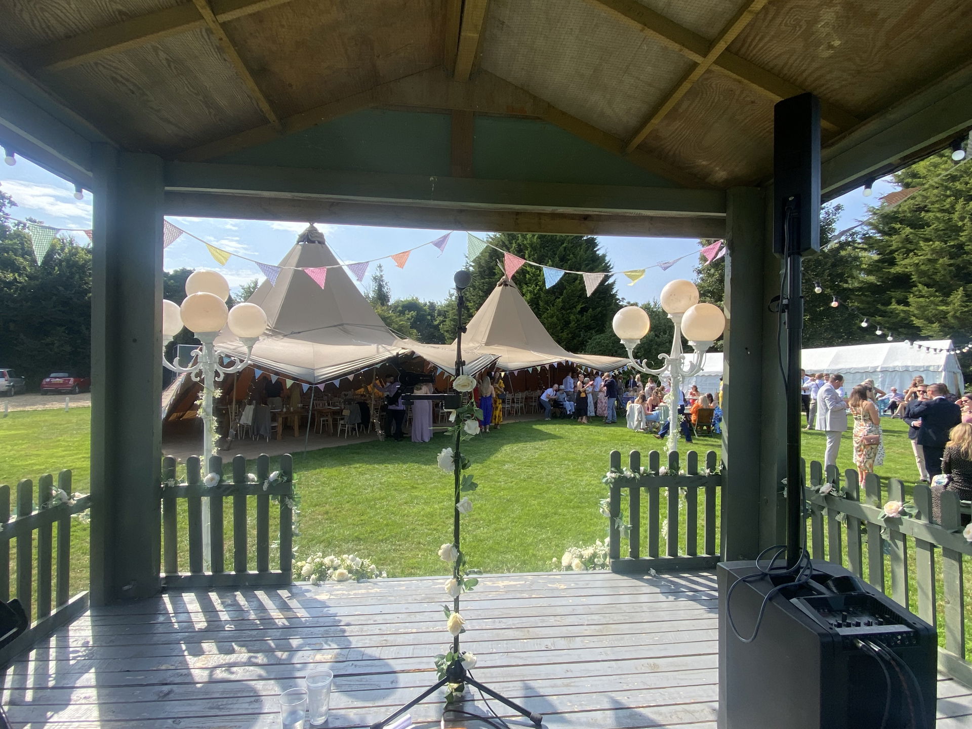 Kelly Barnes Singer Guitarist Review Wedding Buckinghamshire