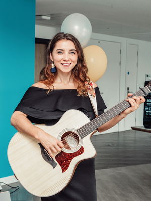 Event Isla Solo Singer/ Guitarist London