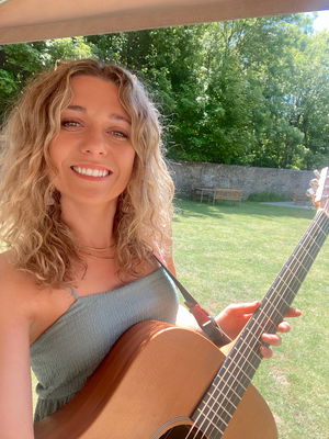 Event Kelly Barnes Singer Guitarist Northamptonshire