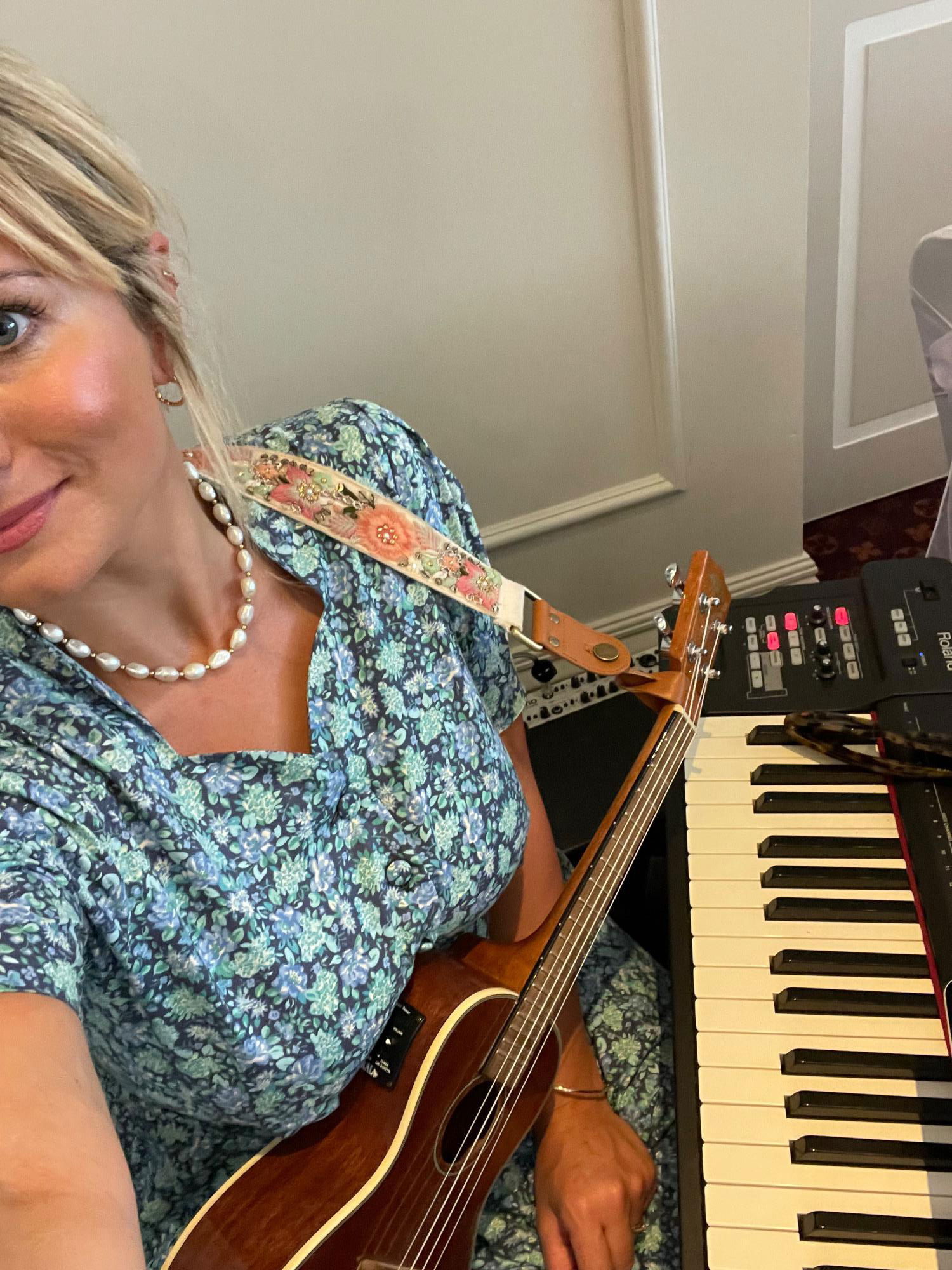 Florence Smith Singer Guitarist Review Wedding Oxfordshire