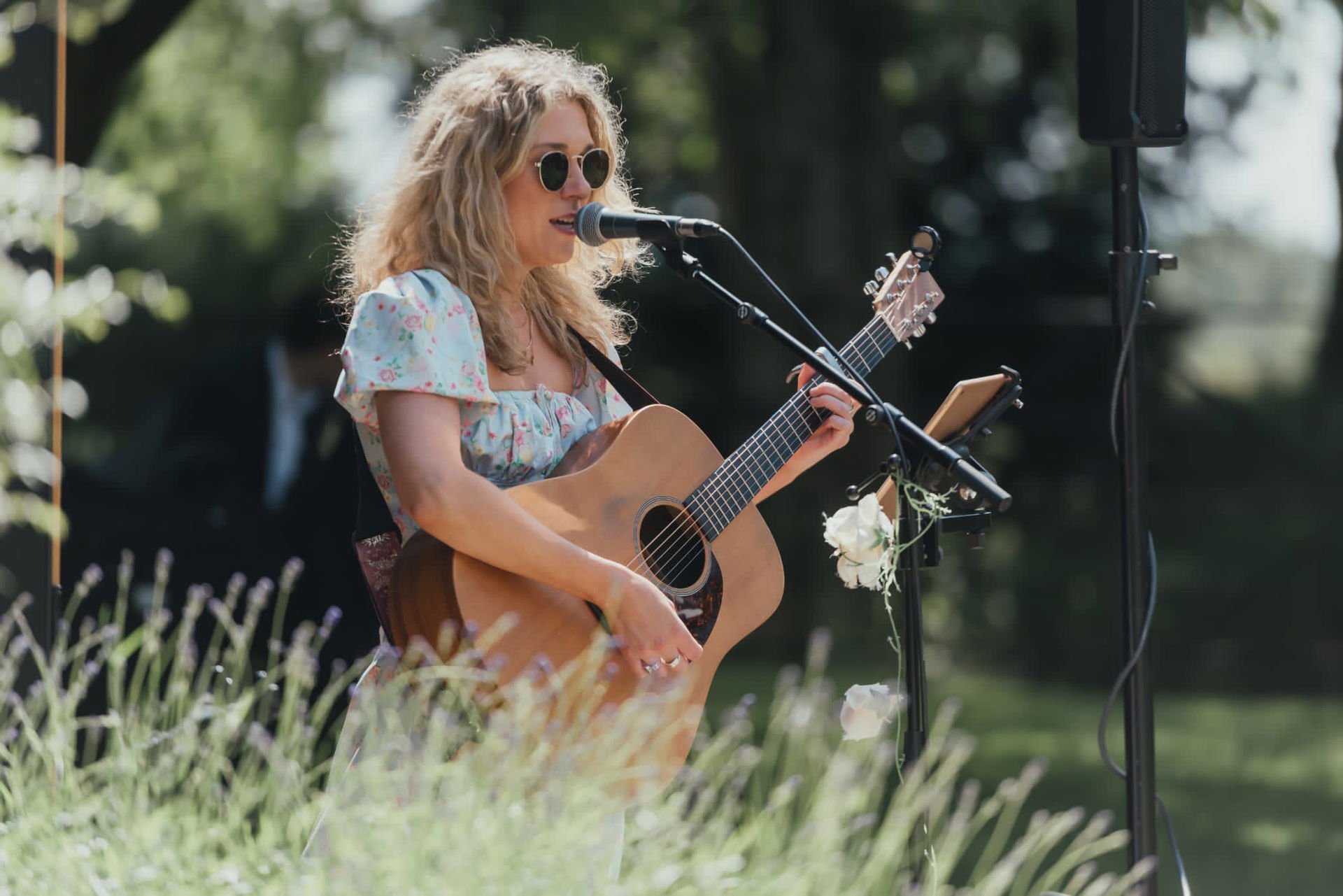 Kelly Barnes Singer Guitarist Review Wedding Essex