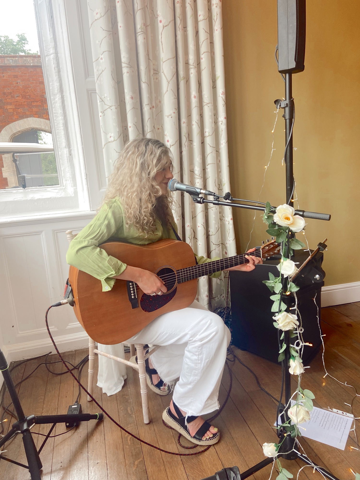 Kelly Barnes Singer Guitarist Review Wedding Nottinghamshire
