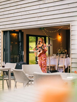 Event Kelly Barnes Singer Guitarist Northamptonshire