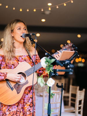 Event Kelly Barnes Singer Guitarist Northamptonshire