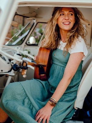 Event Kelly Barnes Singer Guitarist Northamptonshire