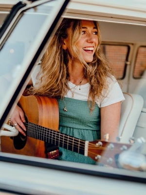 Event Kelly Barnes Singer Guitarist Northamptonshire