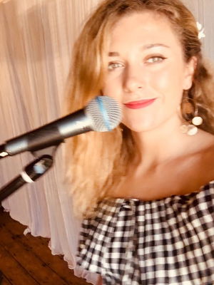 Event Kelly Barnes Singer Guitarist Northamptonshire