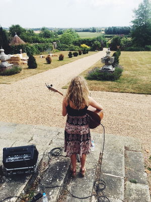 Event Kelly Barnes Singer Guitarist Northamptonshire