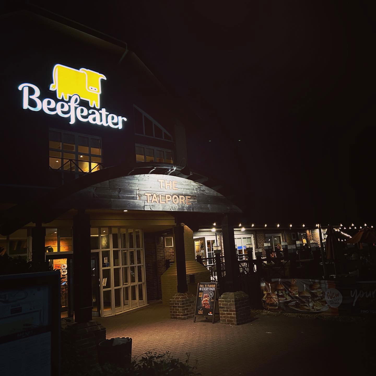 Tom Charles Singer Guitarist Review Hotel / Restaurant Event Durham