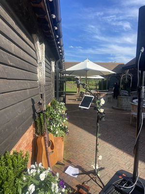 Event Kelly Barnes Singer Guitarist Northamptonshire