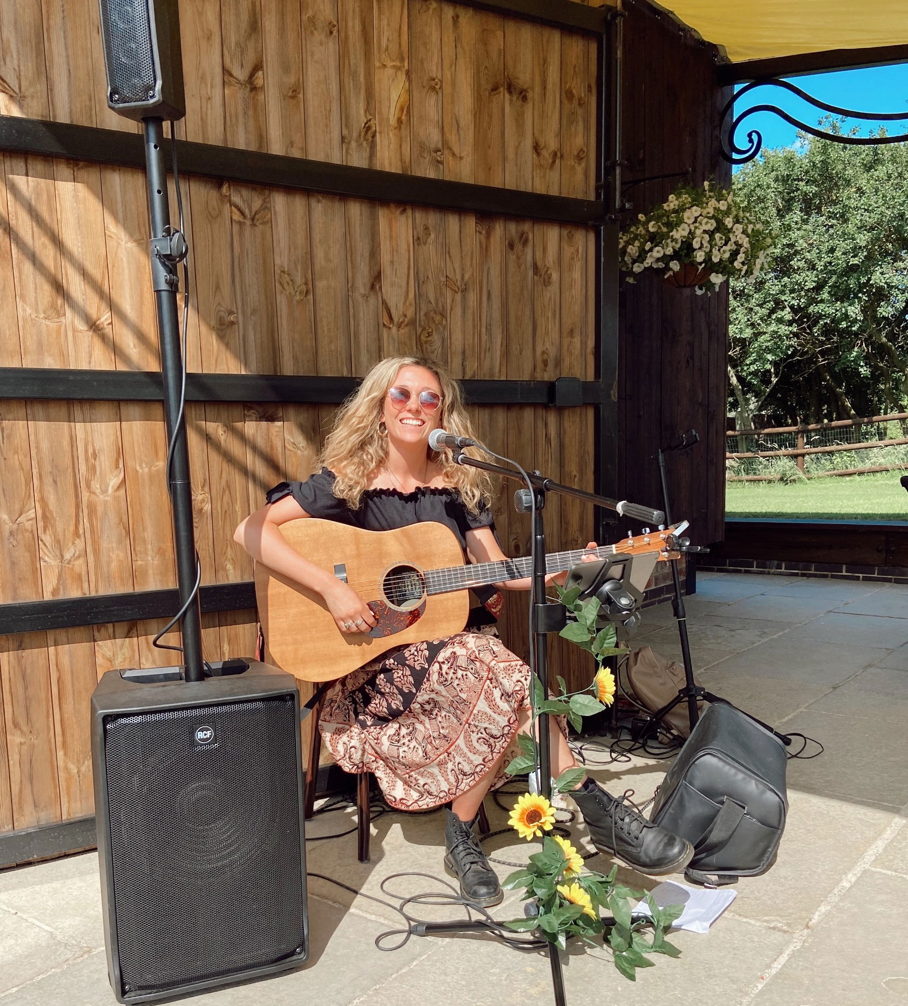 Kelly Barnes Singer Guitarist Review Wedding Leicestershire