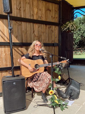 Event Kelly Barnes Singer Guitarist Northamptonshire