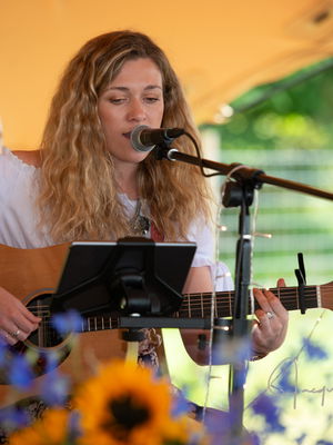 Event Kelly Barnes Singer Guitarist Northamptonshire