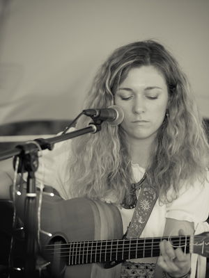 Event Kelly Barnes Singer Guitarist Northamptonshire