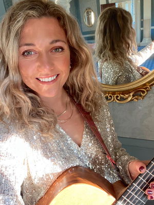 Event Kelly Barnes Singer Guitarist Northamptonshire