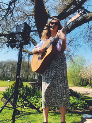 Event Kelly Barnes Singer Guitarist Northamptonshire