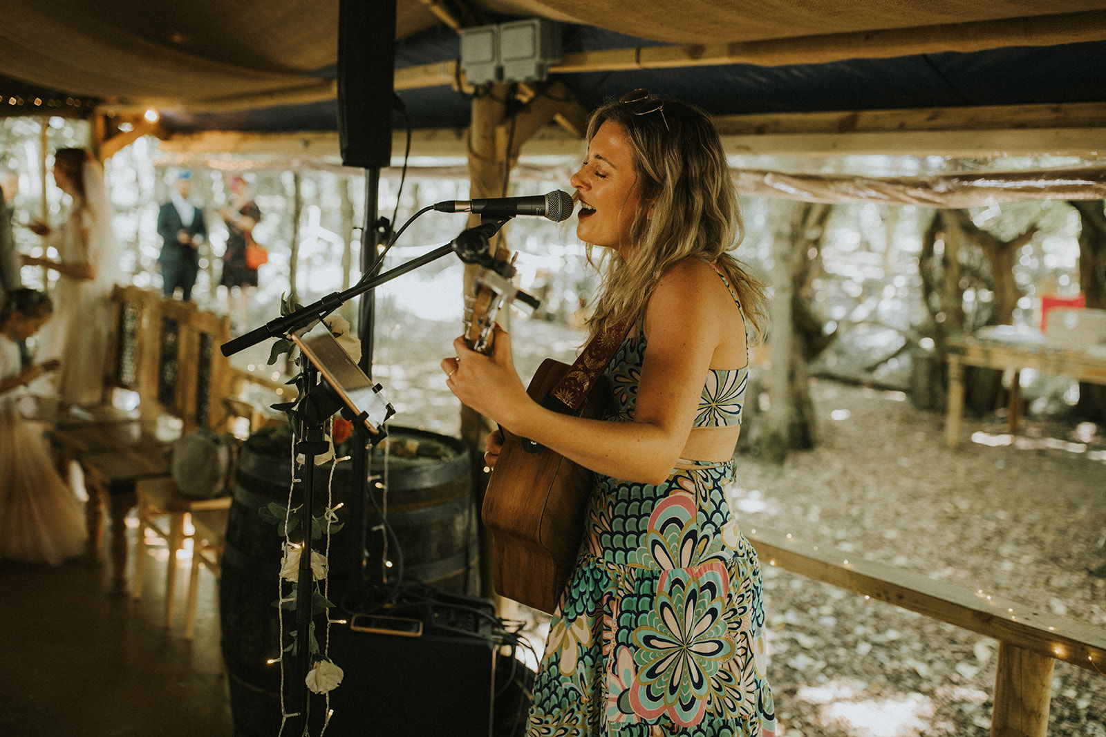 Kelly Barnes Singer Guitarist Review Wedding Buckinghamshire