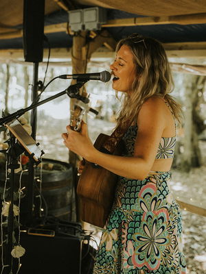 Event Kelly Barnes Singer Guitarist Northamptonshire