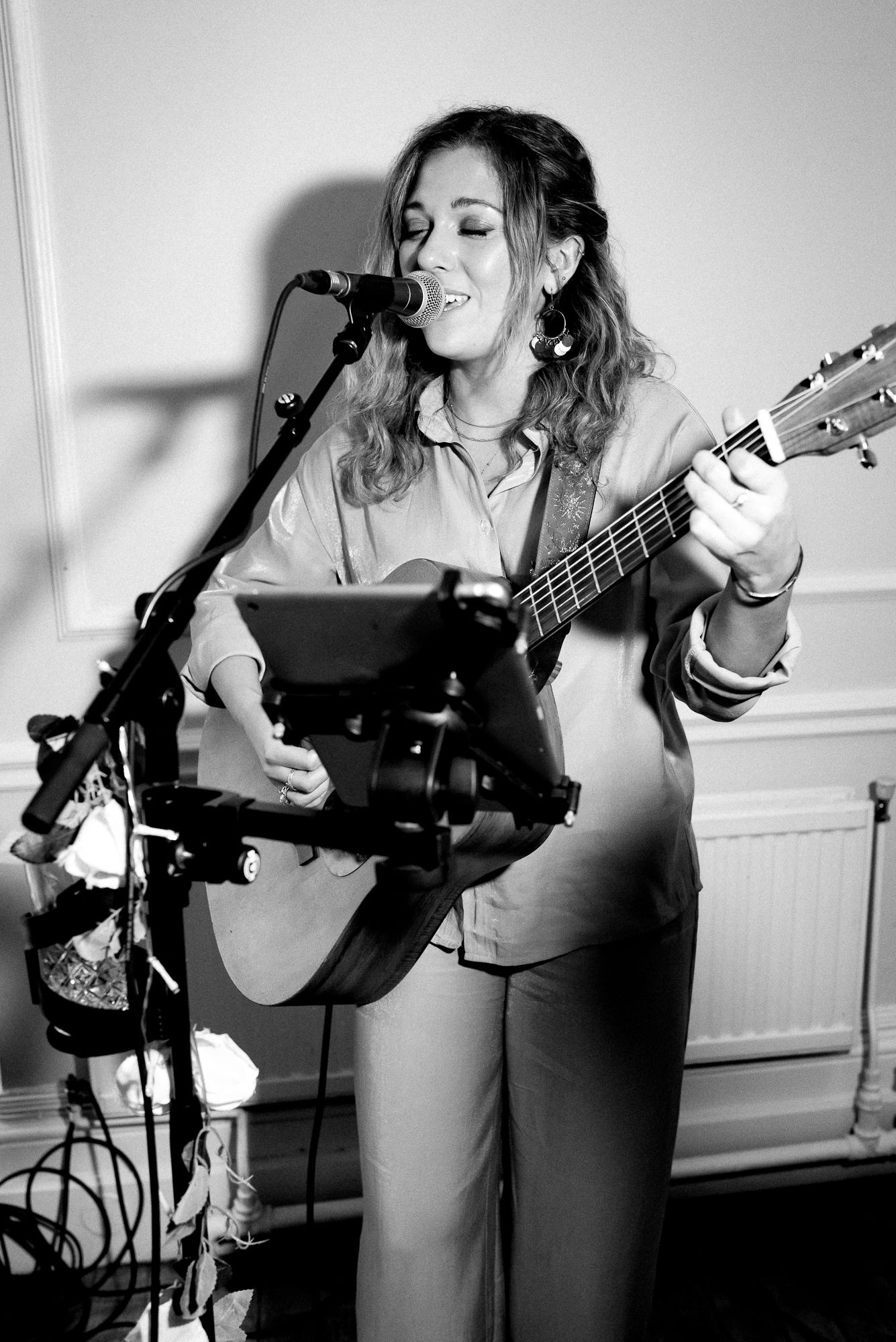 Kelly Barnes Singer Guitarist Review Wedding Gloucestershire