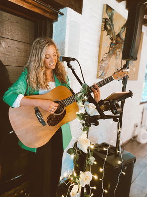 Event Kelly Barnes Singer Guitarist Northamptonshire