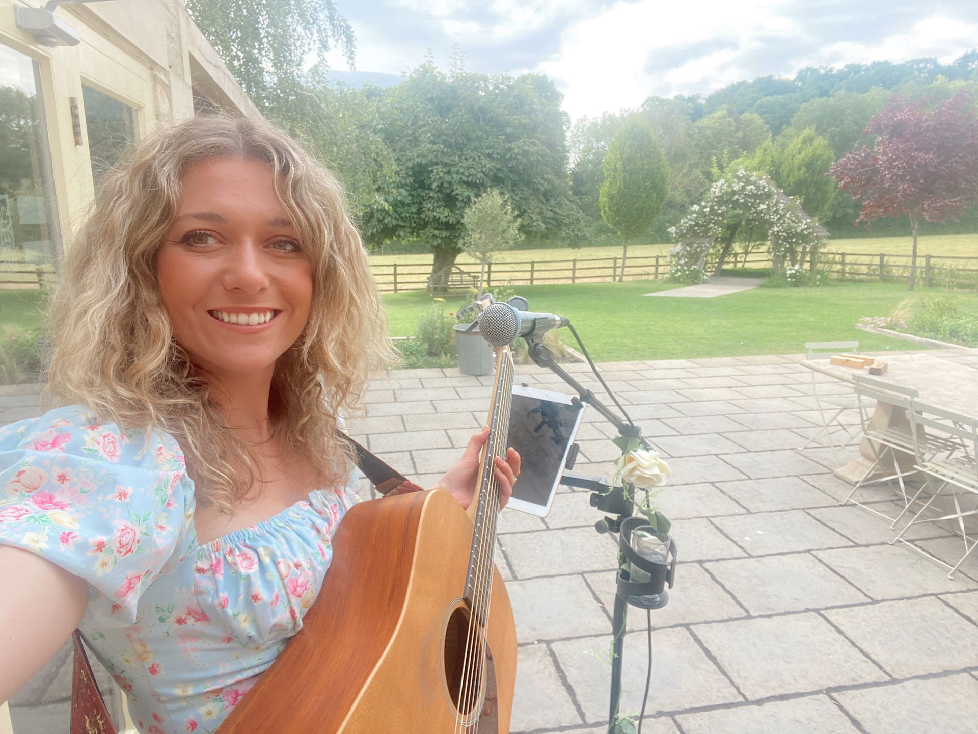 Kelly Barnes Singer Guitarist Review Wedding Gloucestershire
