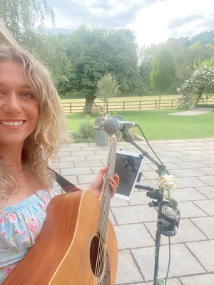 Event Kelly Barnes Singer Guitarist Northamptonshire