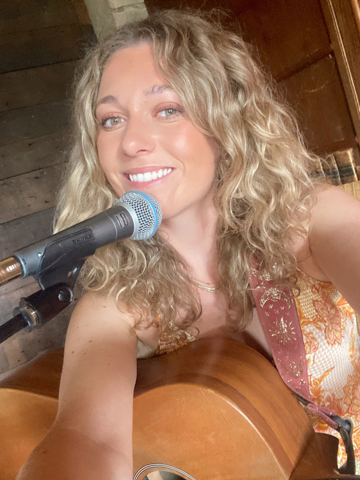 Kelly Barnes Singer Guitarist Review Wedding Herefordshire