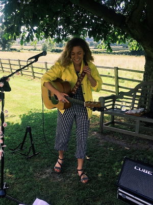 Event Kelly Barnes Singer Guitarist Northamptonshire