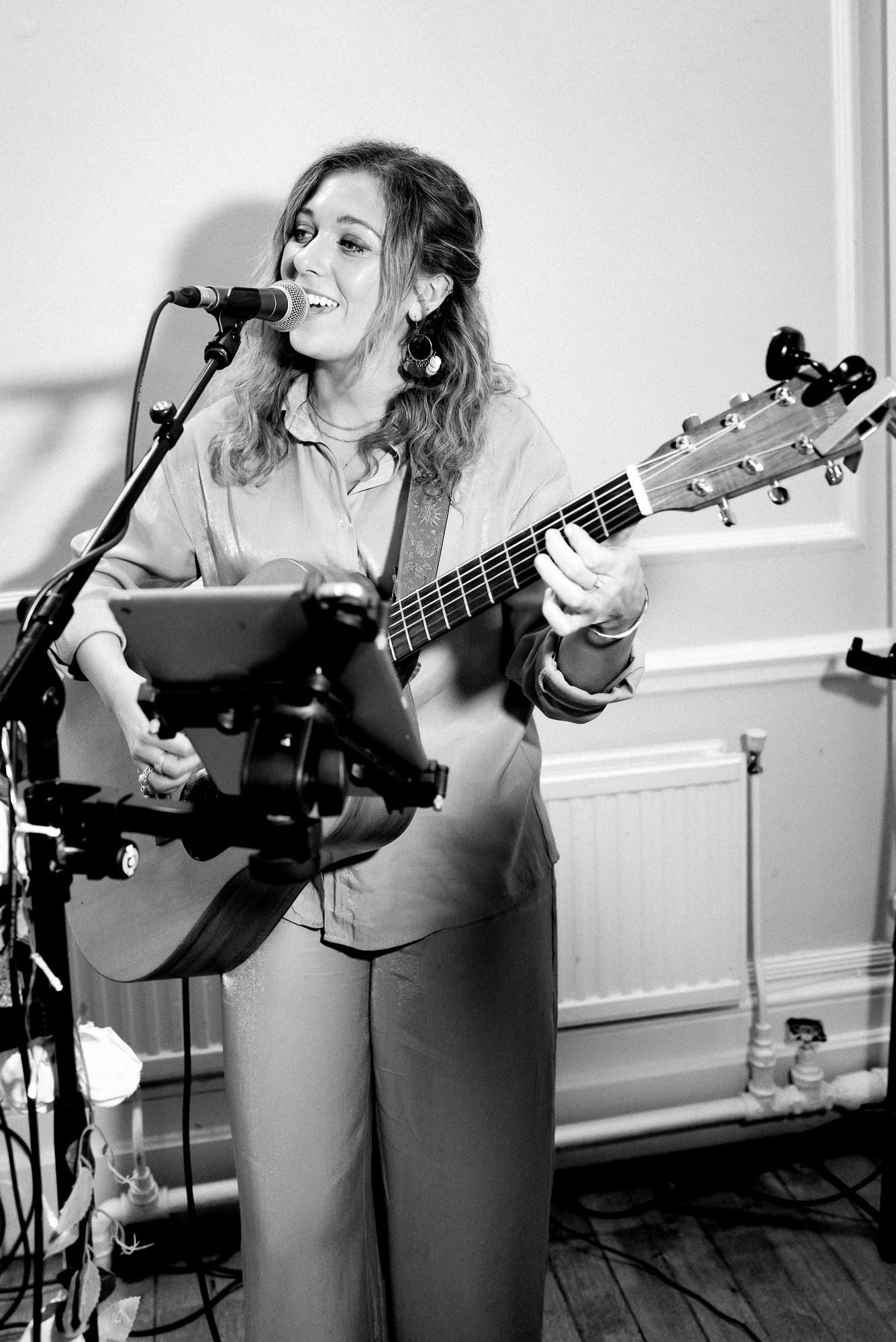 Kelly Barnes Singer Guitarist Review Wedding Gloucestershire
