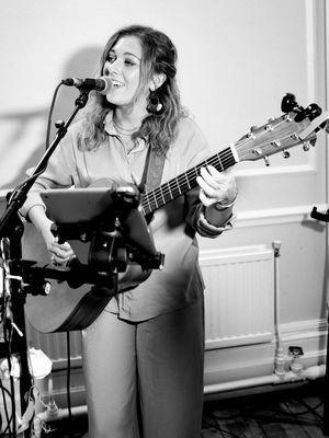 Event Kelly Barnes Singer Guitarist Northamptonshire