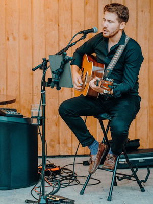 Event Andy Michaels Solo Singer-Guitarist Gloucestershire