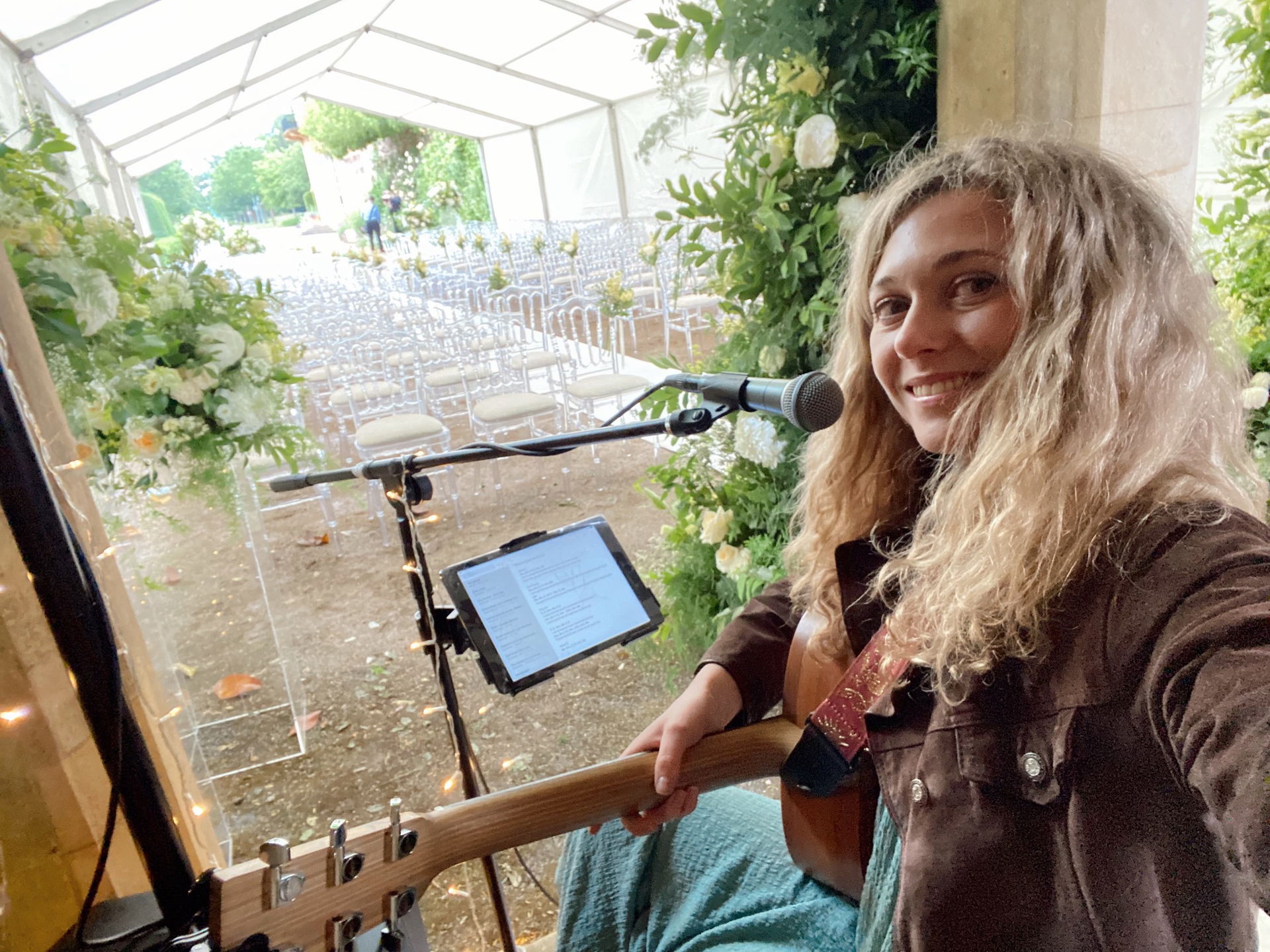 Kelly Barnes Singer Guitarist Review Wedding Berkshire