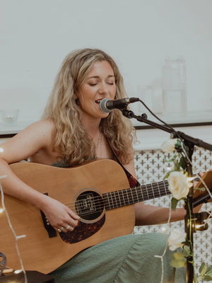 Event Kelly Barnes Singer Guitarist Northamptonshire