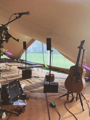 Event Kelly Barnes Singer Guitarist Northamptonshire