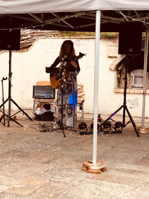 Event Kelly Barnes Singer Guitarist Northamptonshire