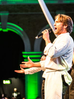 Event Incognito Artists Singing Waiter London