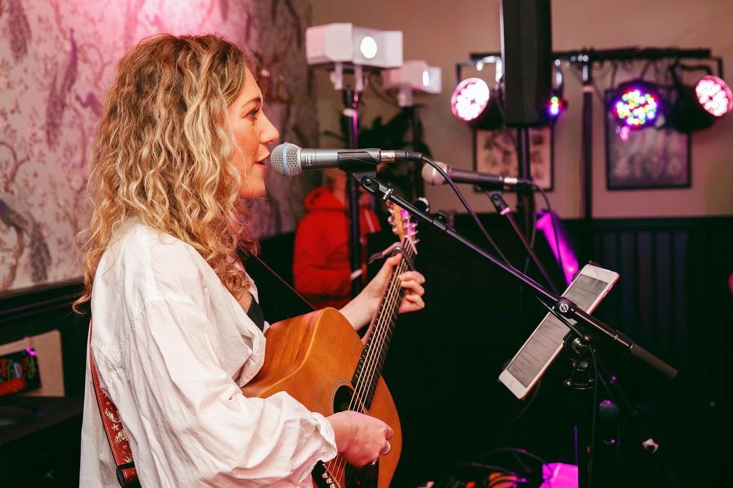 Kelly Barnes Singer Guitarist Review Private Party Northamptonshire