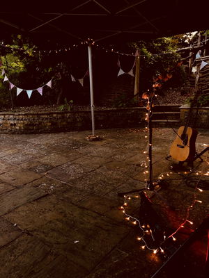 Event Kelly Barnes Singer Guitarist Northamptonshire