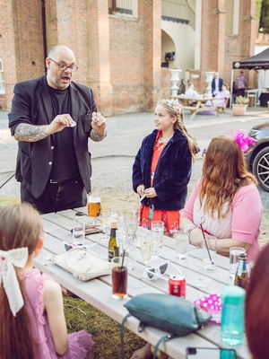 Event Close Up Magician Craig Magician Staffordshire