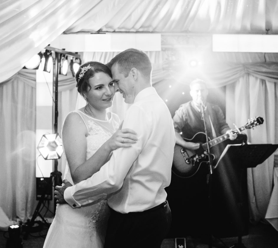 Jamie Vox Singer Guitarist Review Wedding Buckinghamshire