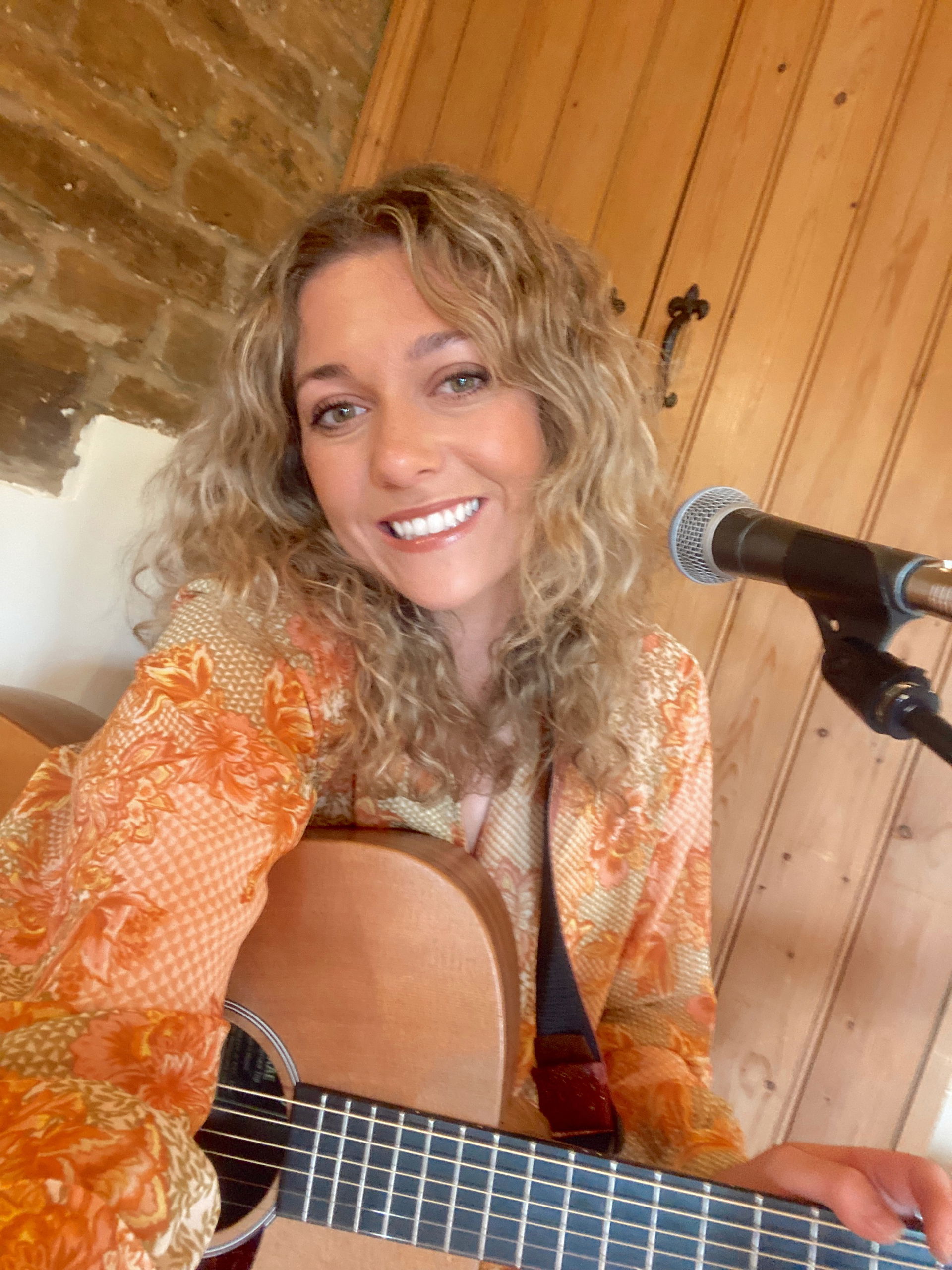 Kelly Barnes Singer Guitarist Review Wedding Northamptonshire