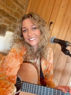 Event Kelly Barnes Singer Guitarist Northamptonshire