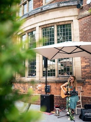 Event Kelly Barnes Singer Guitarist Northamptonshire