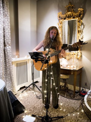 Event Kelly Barnes Singer Guitarist Northamptonshire